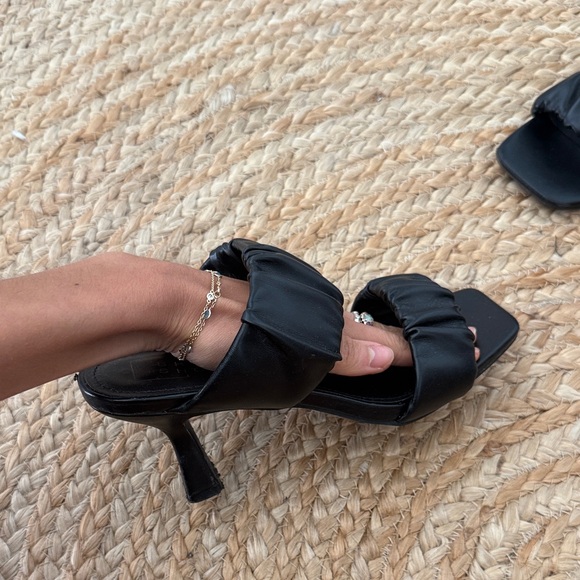 ShuShop Black Ruffled Heels - Picture 4 of 5